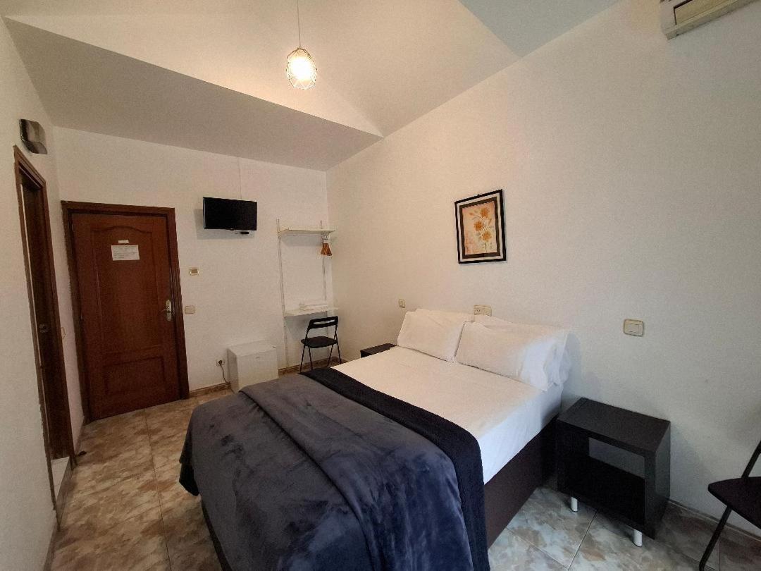 Hostal Palacios Fuencarral Μαδρίτη Εξωτερικό φωτογραφία
