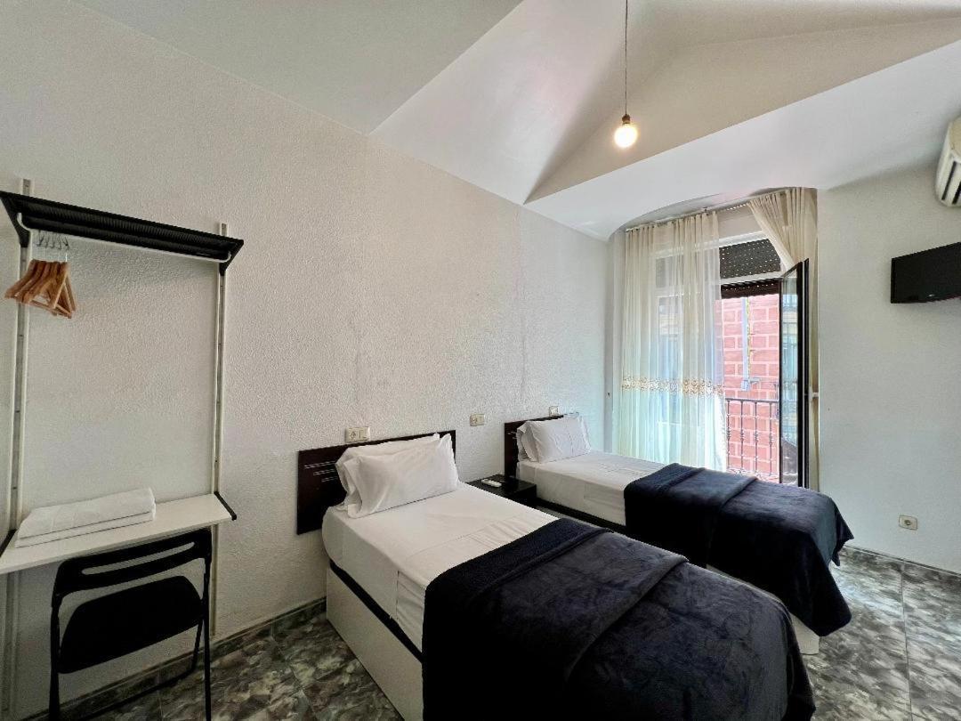 Hostal Palacios Fuencarral Μαδρίτη Εξωτερικό φωτογραφία